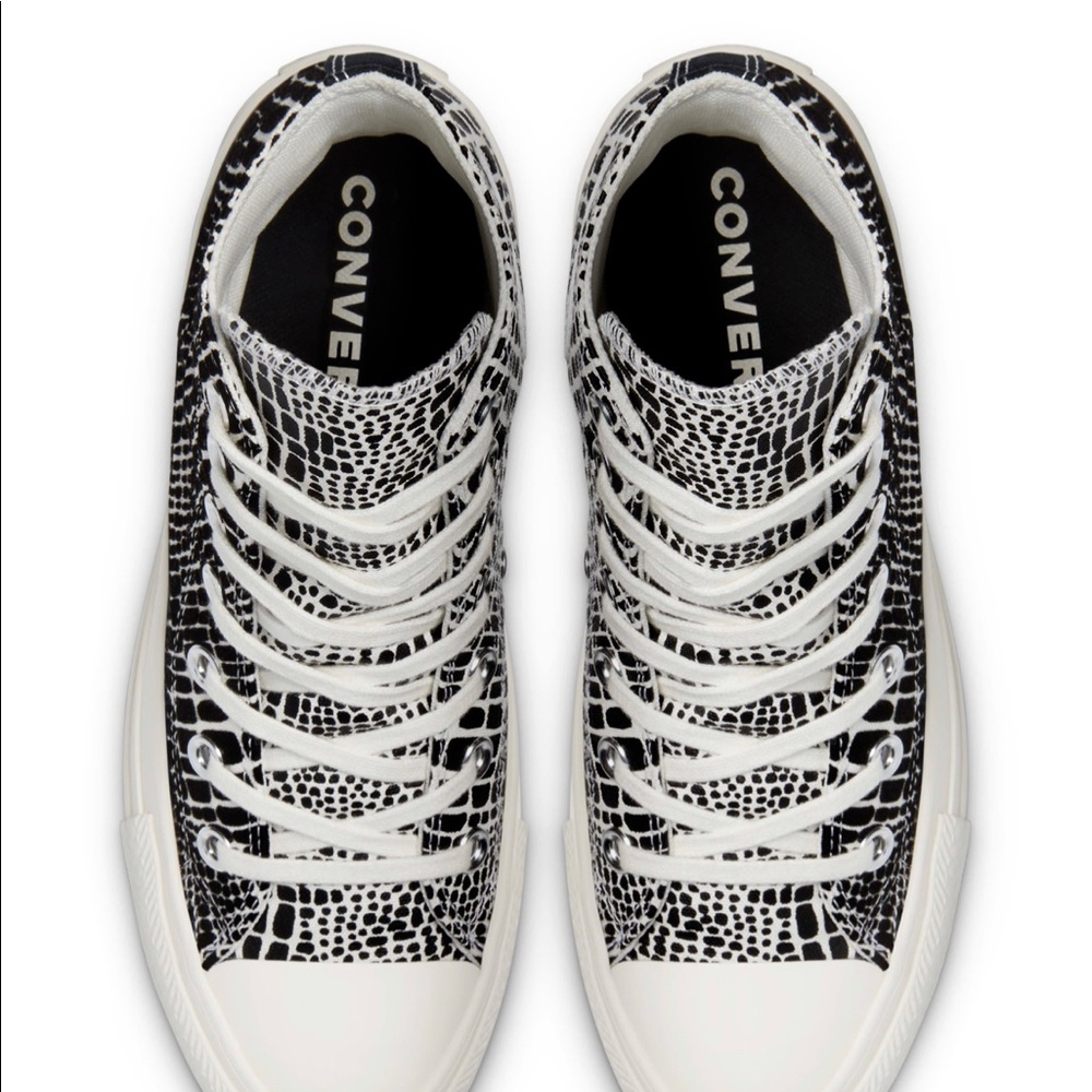 Chuck Taylor® All Star® High Top Sneaker CONVERSE BRAND NEW - Picture 2 of 5